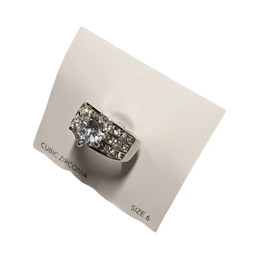 Customer return Silvertone Cubic Zirconia Ring Size 6